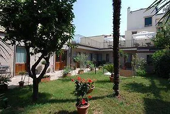 Pace Hotel *